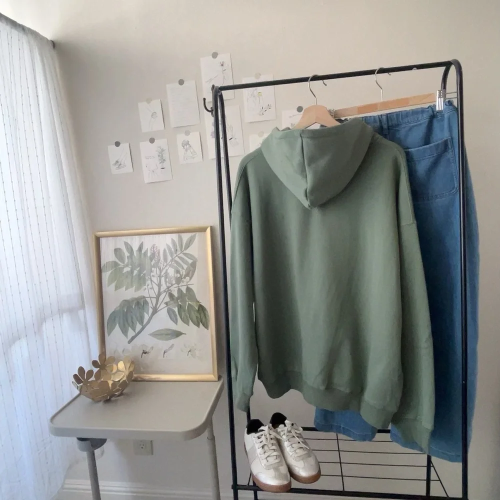 ｛Brandy❤️Melville｝Brand New Christy Hoodie/onesized fit, zip-up - Picture 3 of 10